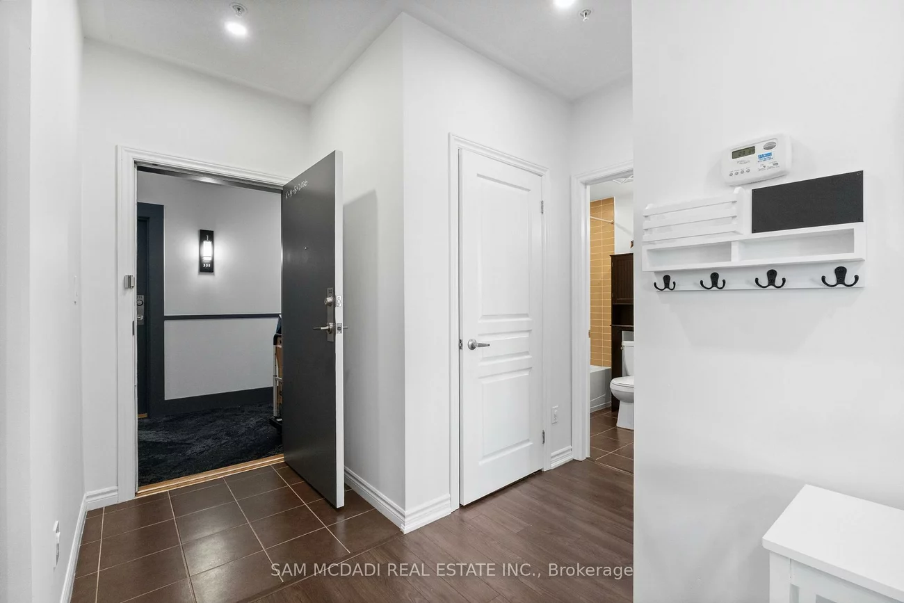 570, Lolita, Mississauga Valleys, Mississauga
