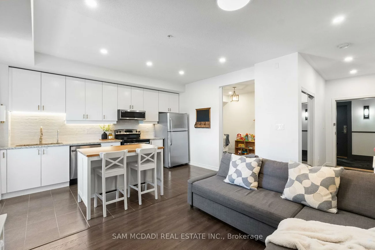 570, Lolita, Mississauga Valleys, Mississauga