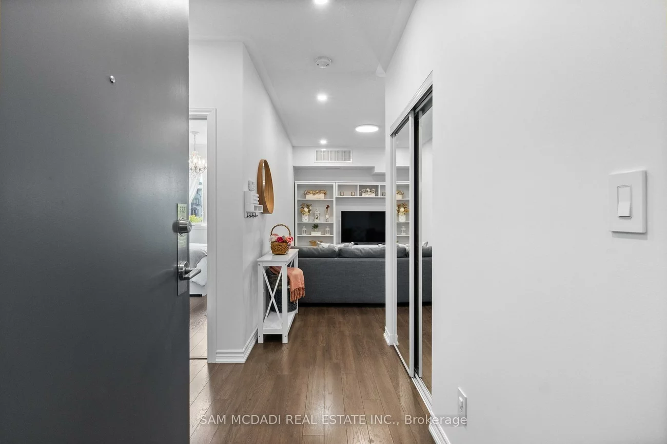 570, Lolita, Mississauga Valleys, Mississauga