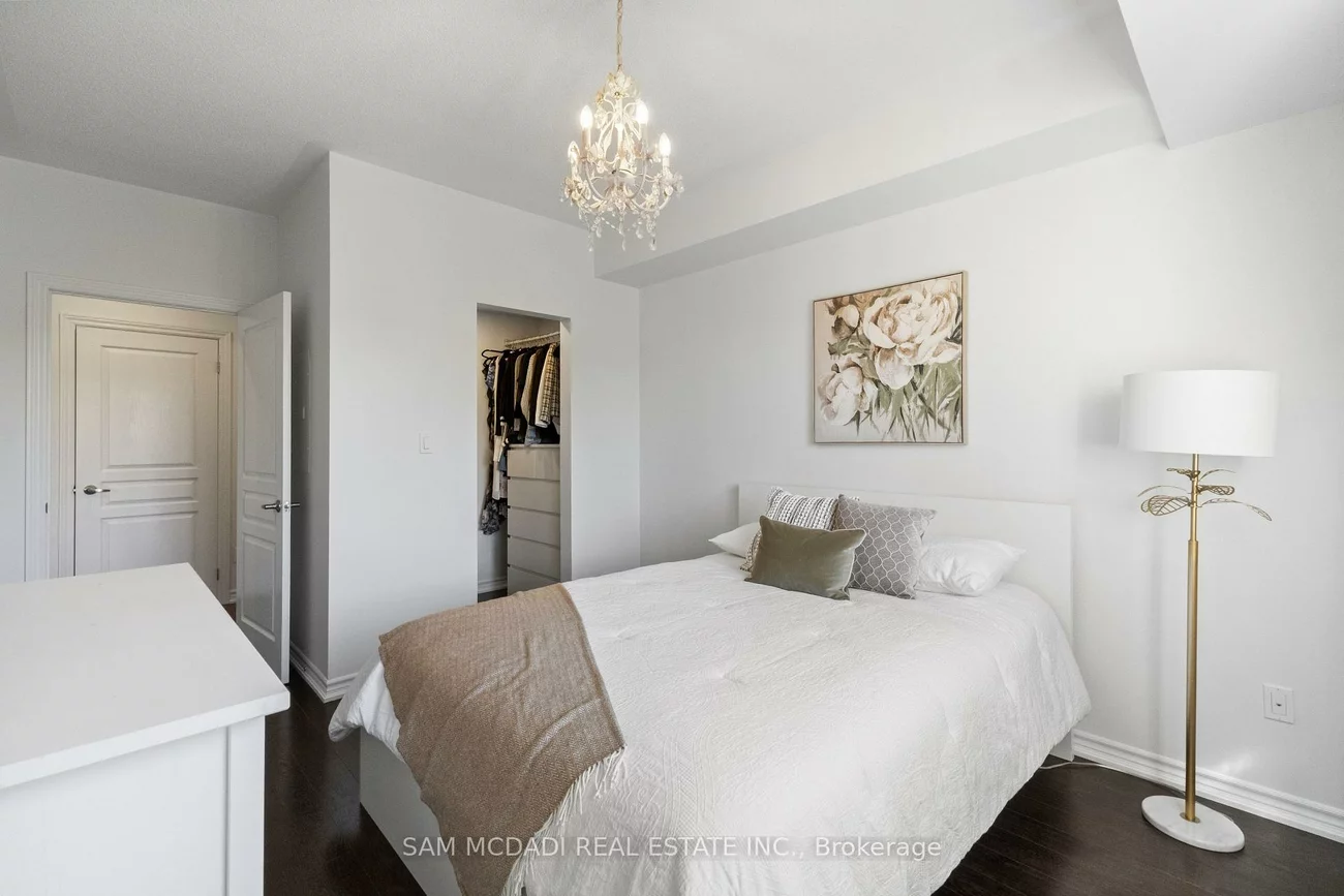 570, Lolita, Mississauga Valleys, Mississauga