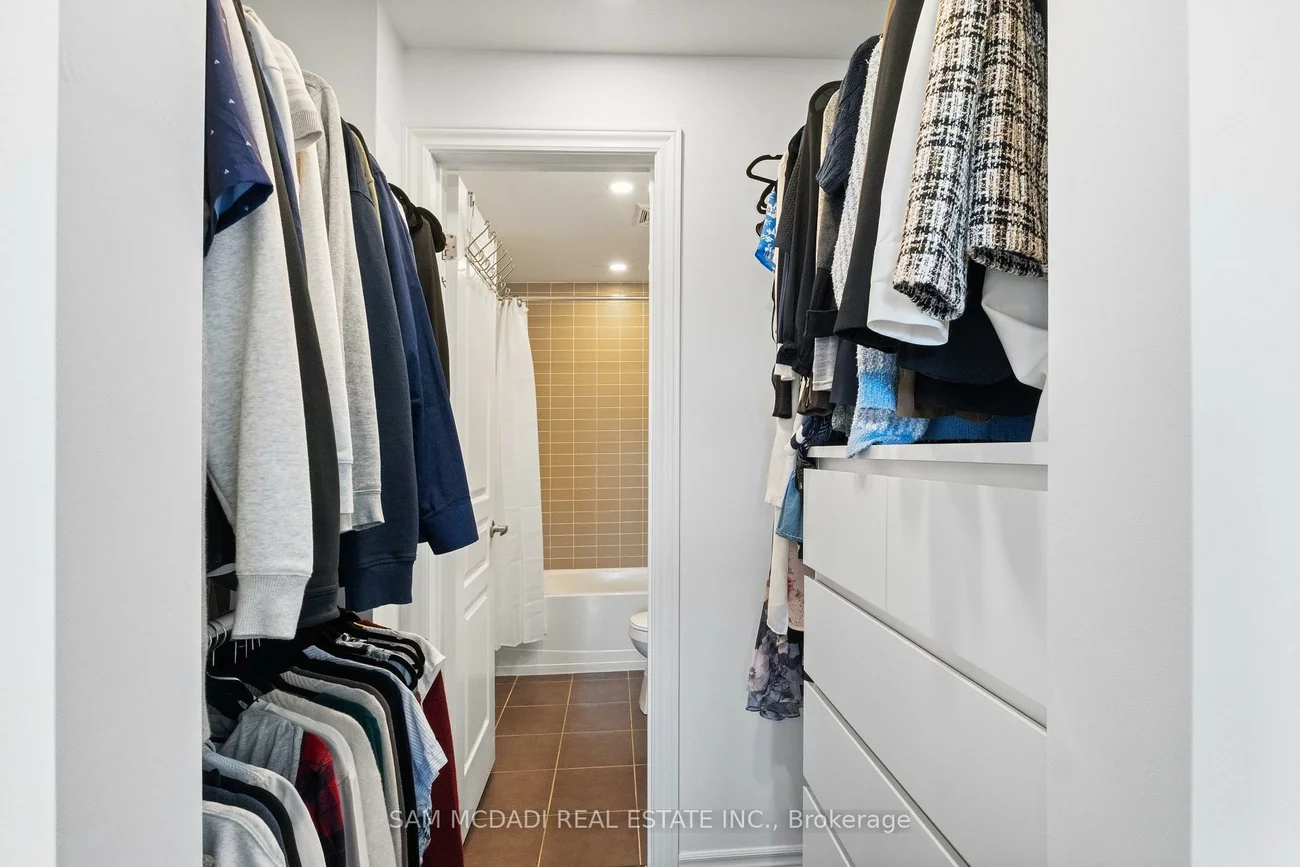 570, Lolita, Mississauga Valleys, Mississauga