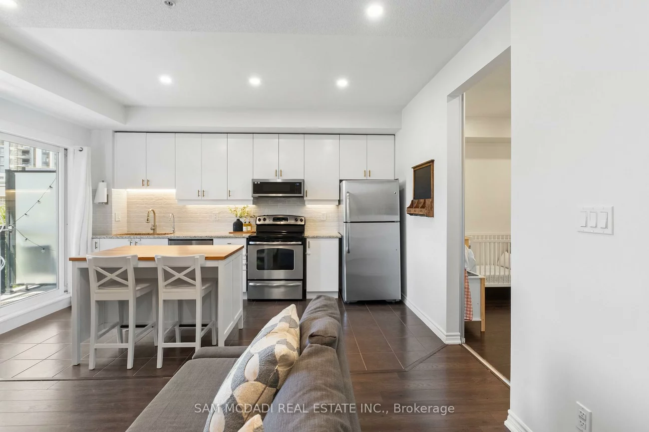 570, Lolita, Mississauga Valleys, Mississauga