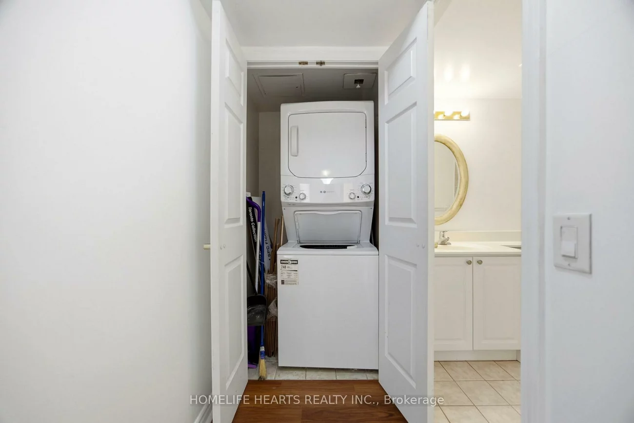 25, Kingsbridge Garden, Hurontario, Mississauga