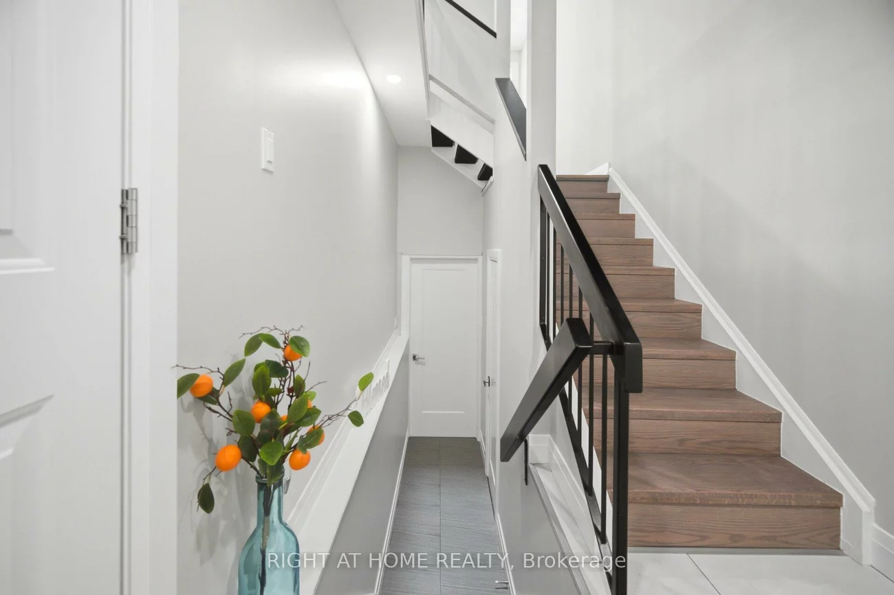 24, REID, Streetsville, Mississauga