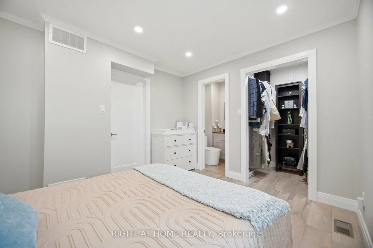 24, REID, Streetsville, Mississauga