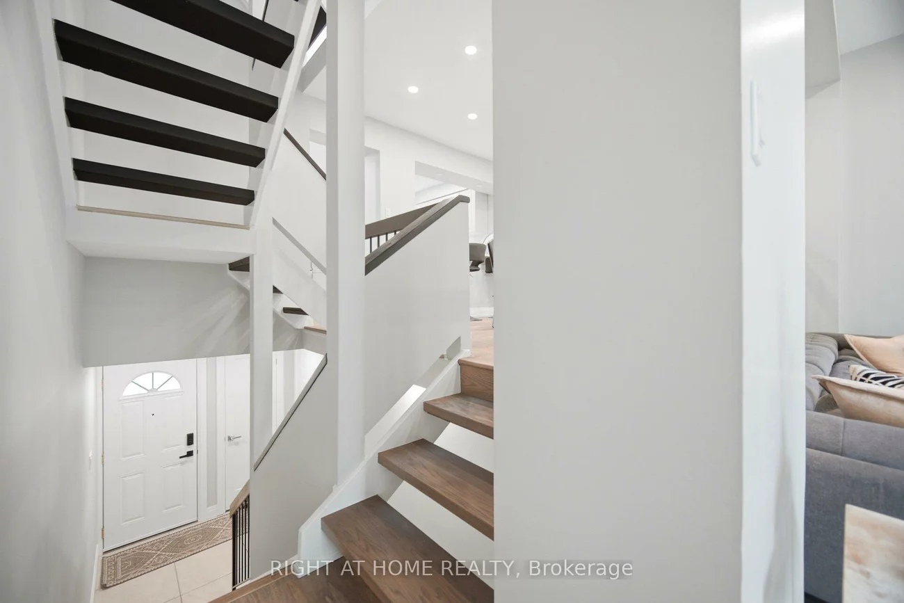 24, REID, Streetsville, Mississauga