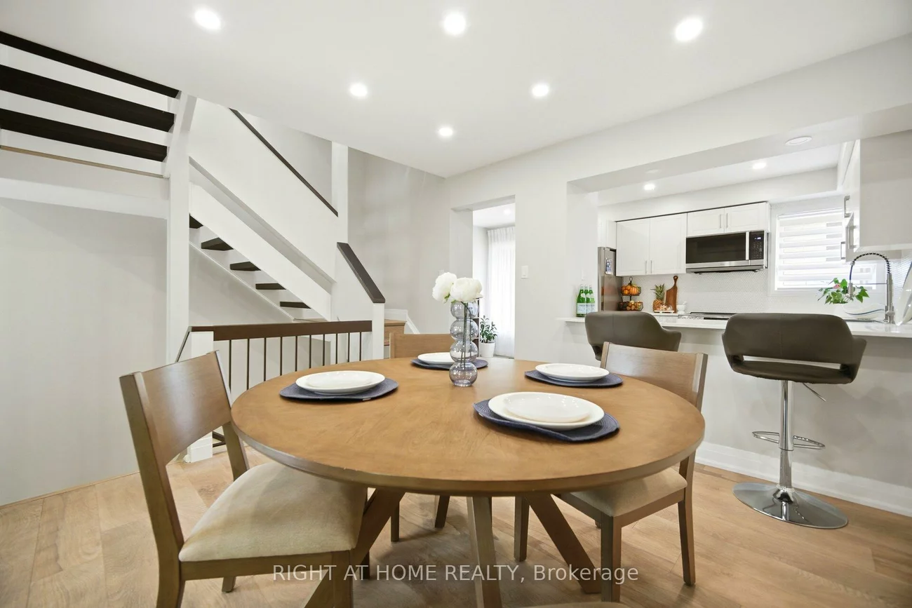24, REID, Streetsville, Mississauga