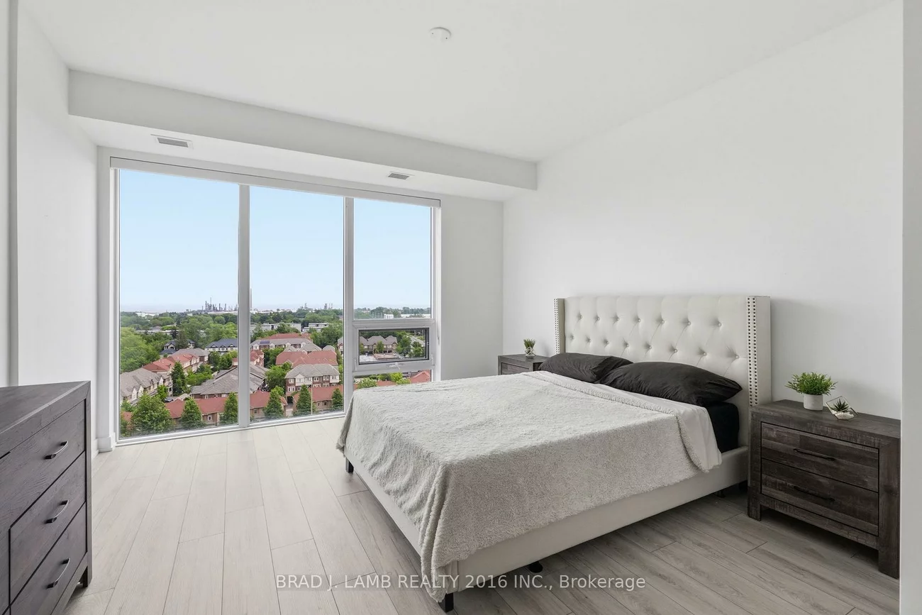 1035, Southdown, Clarkson, Mississauga