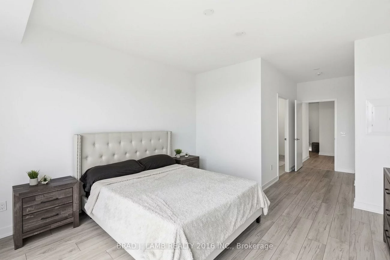 1035, Southdown, Clarkson, Mississauga