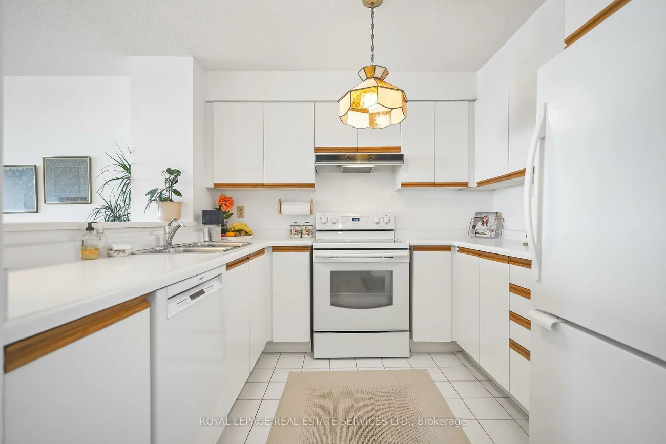 2155, Burnhamthorpe, Erin Mills, Mississauga