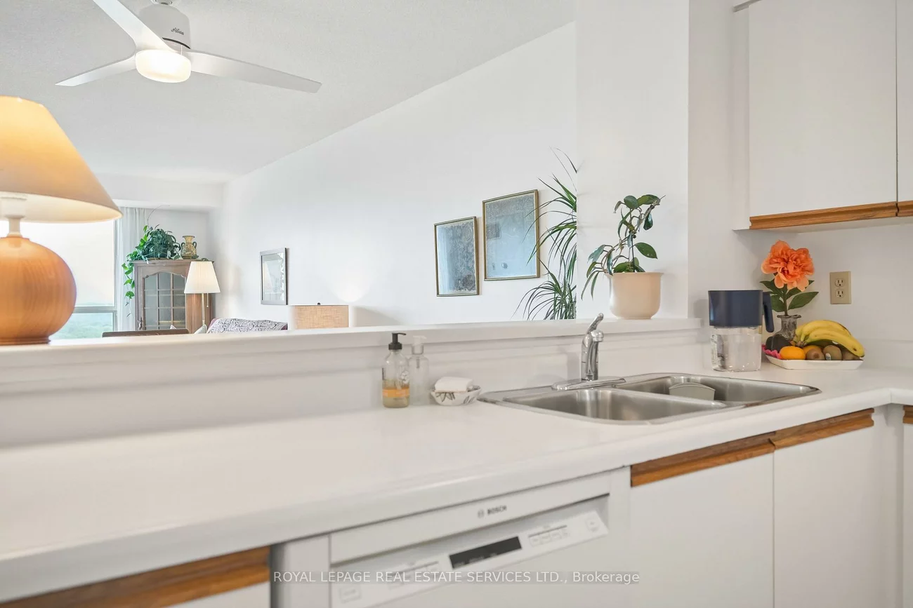 2155, Burnhamthorpe, Erin Mills, Mississauga