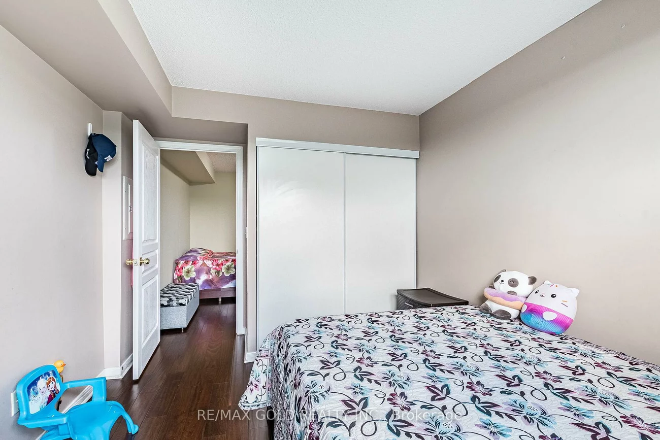2545, Erin Centre, Central Erin Mills, Mississauga
