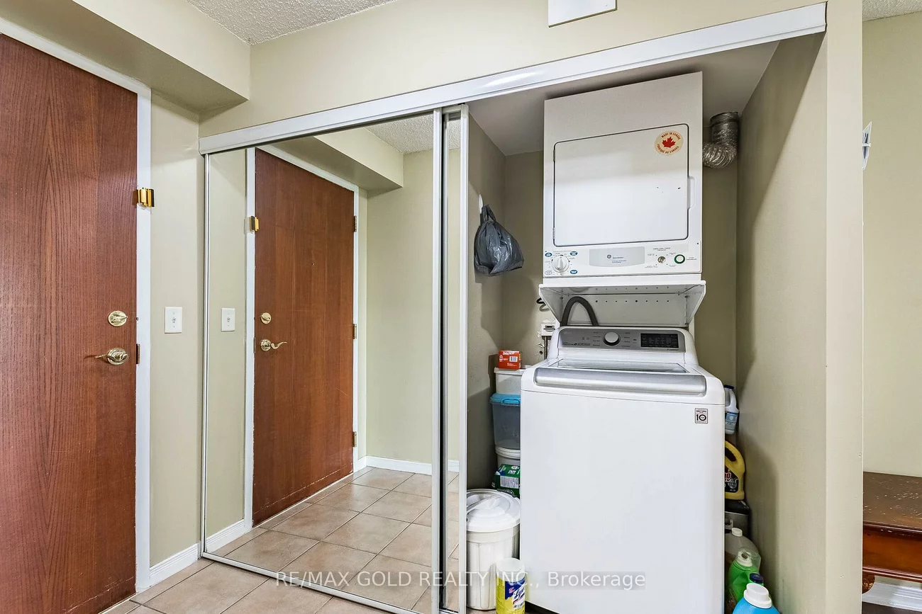 2545, Erin Centre, Central Erin Mills, Mississauga