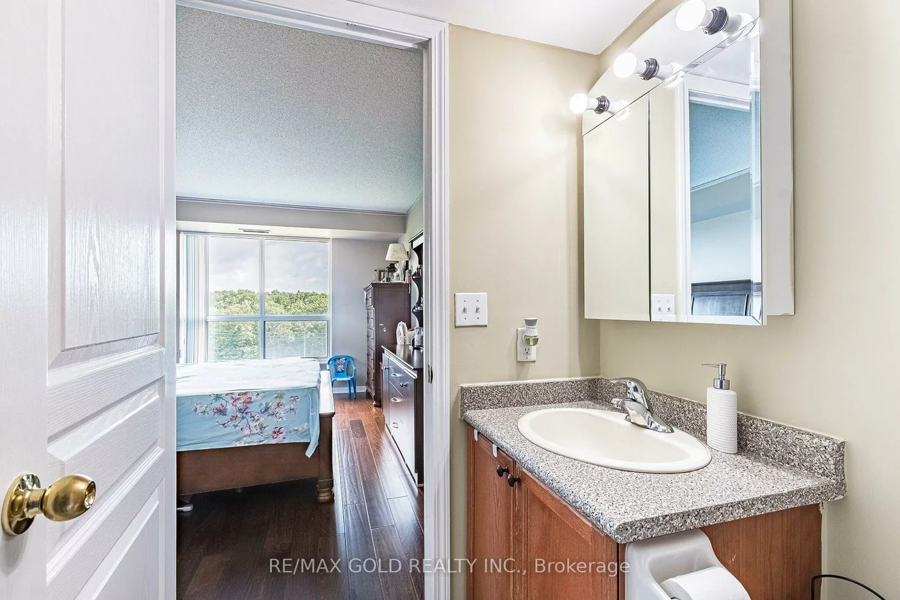 2545, Erin Centre, Central Erin Mills, Mississauga