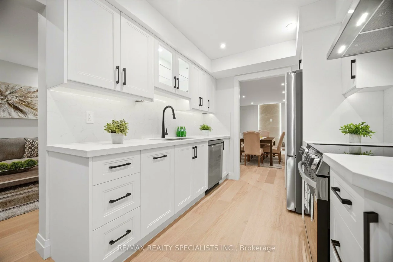 2555, Thomas, Central Erin Mills, Mississauga