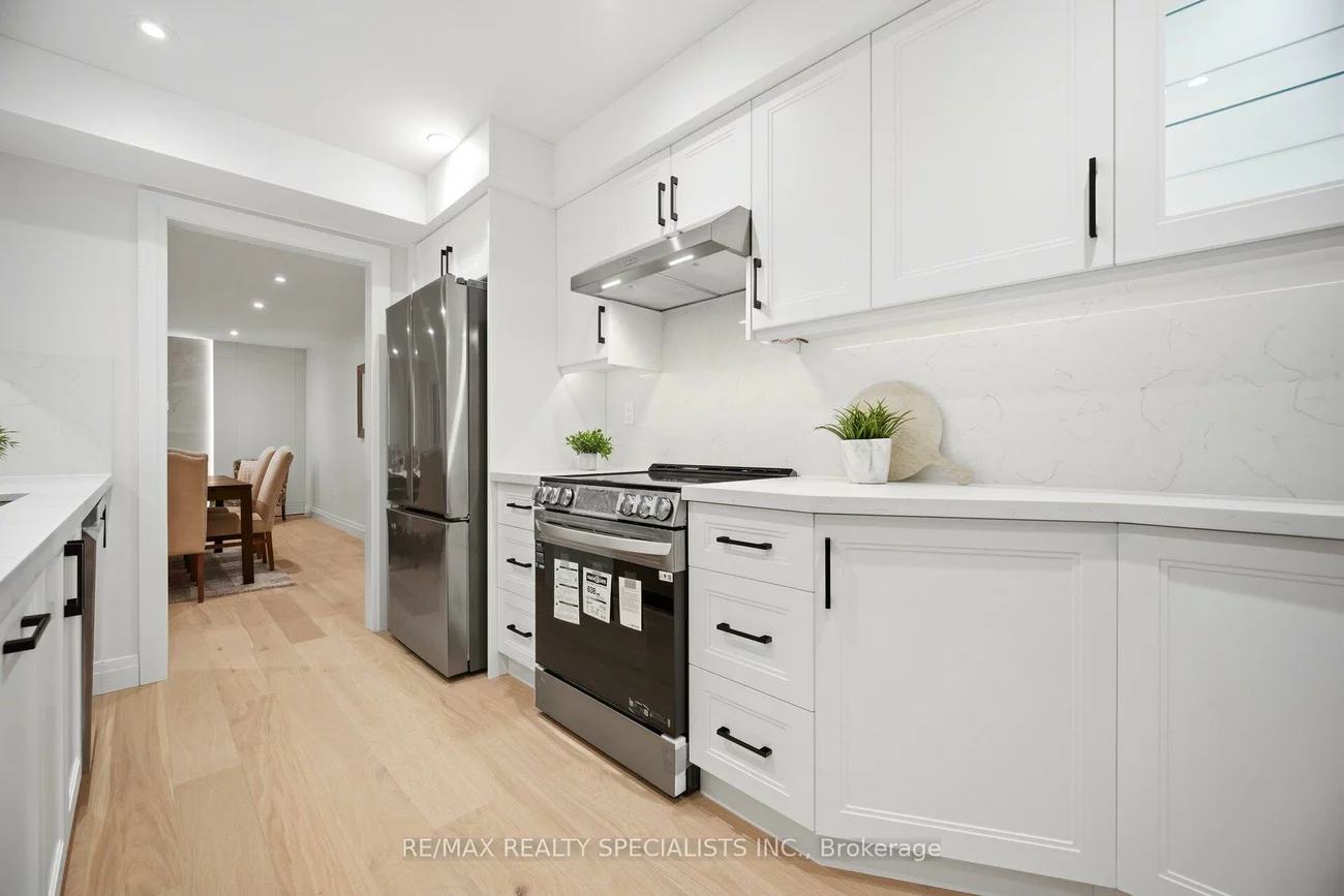 2555, Thomas, Central Erin Mills, Mississauga