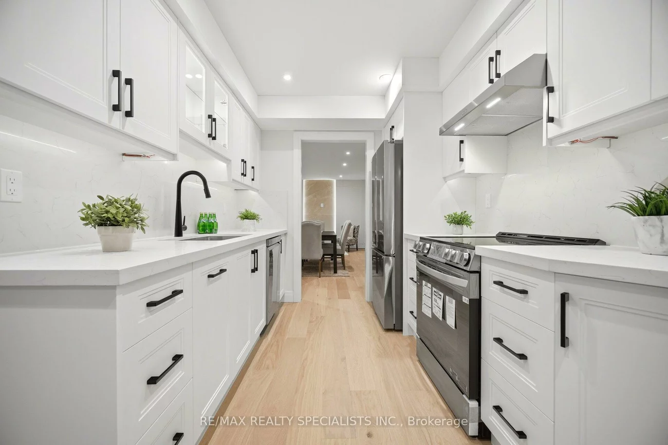 2555, Thomas, Central Erin Mills, Mississauga