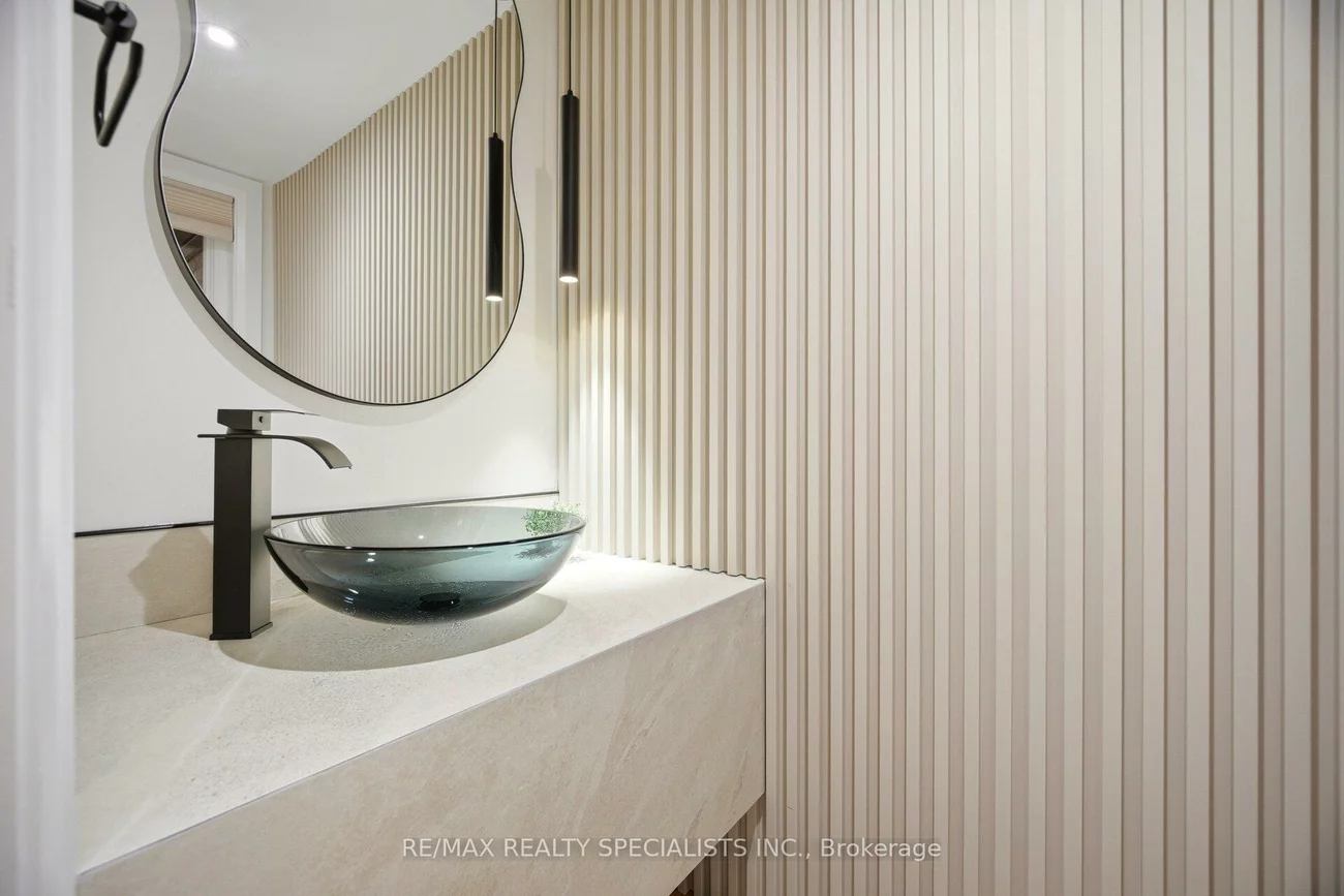 2555, Thomas, Central Erin Mills, Mississauga