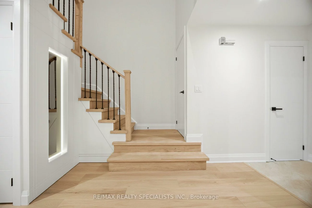 2555, Thomas, Central Erin Mills, Mississauga