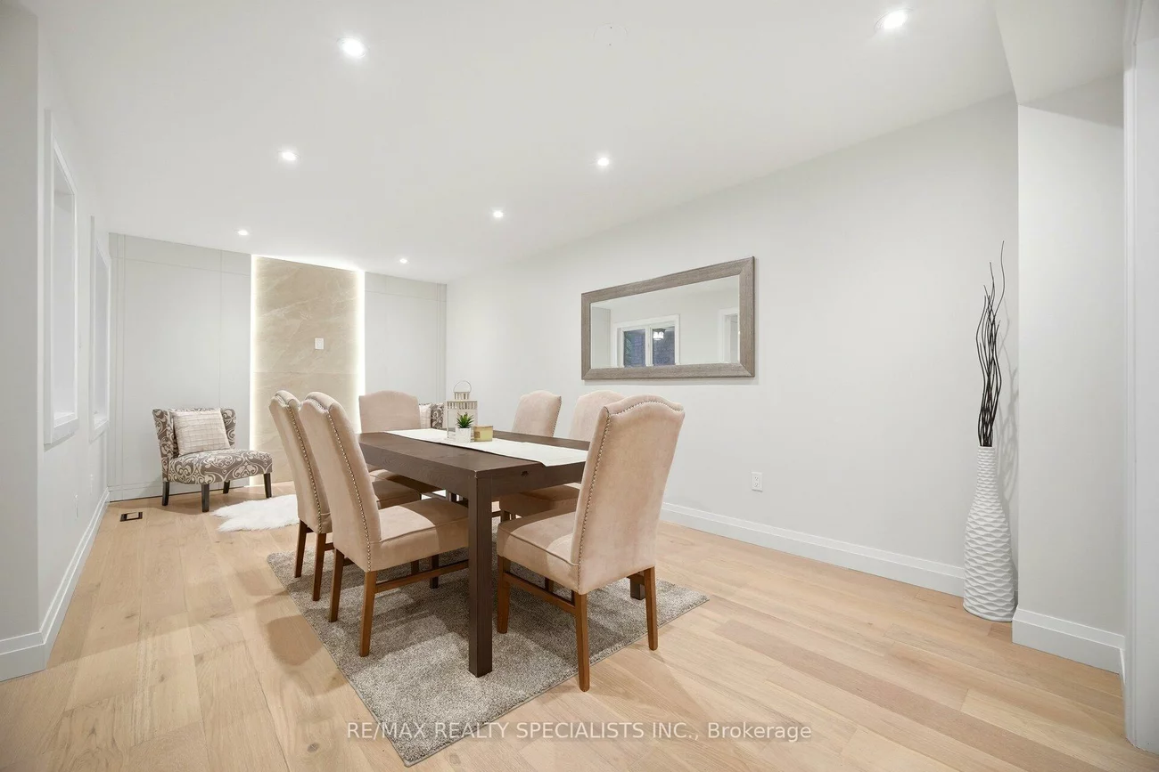 2555, Thomas, Central Erin Mills, Mississauga