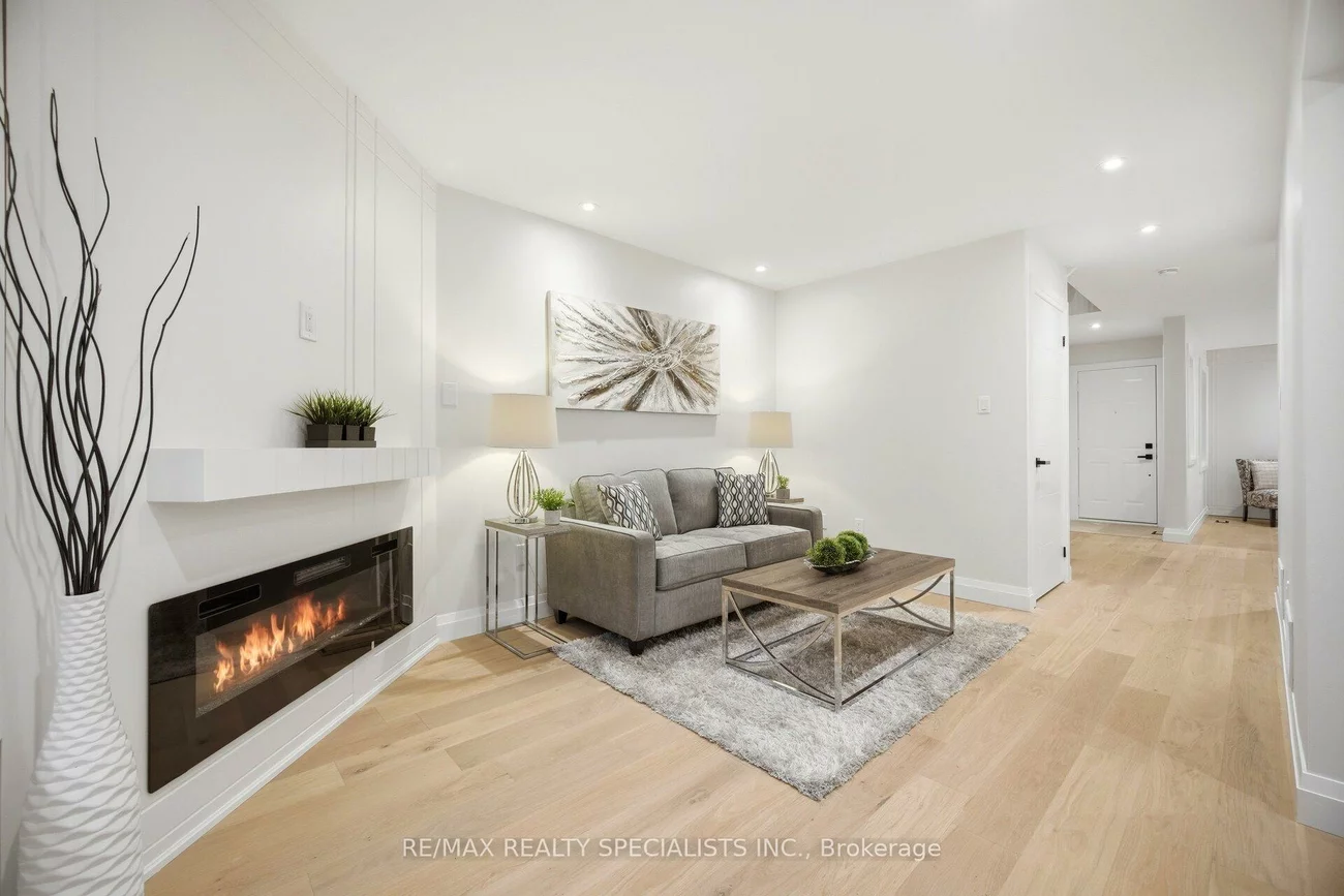 2555, Thomas, Central Erin Mills, Mississauga