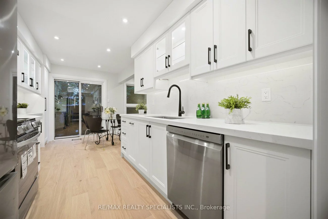 2555, Thomas, Central Erin Mills, Mississauga