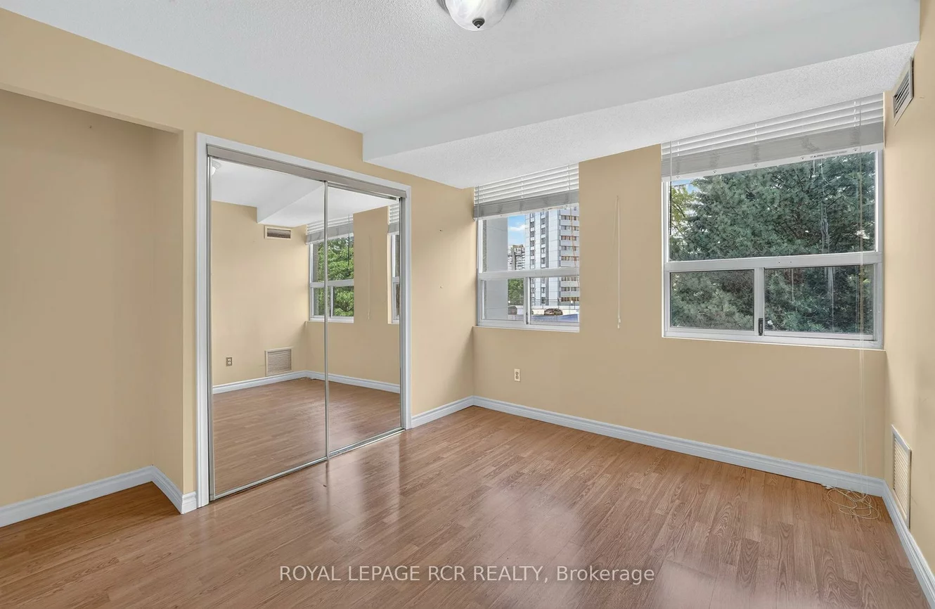 3650, Kaneff, Mississauga Valleys, Mississauga