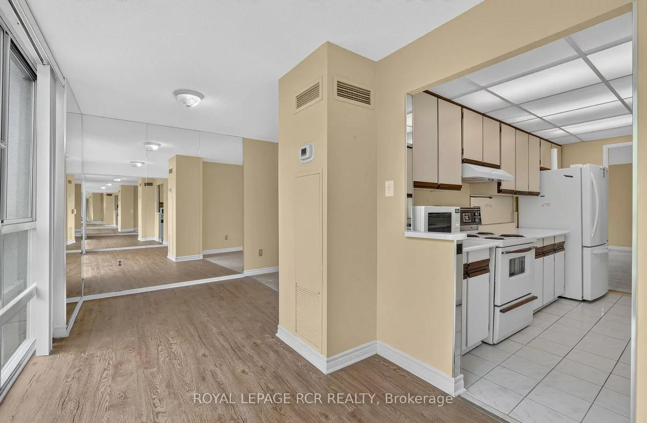 3650, Kaneff, Mississauga Valleys, Mississauga