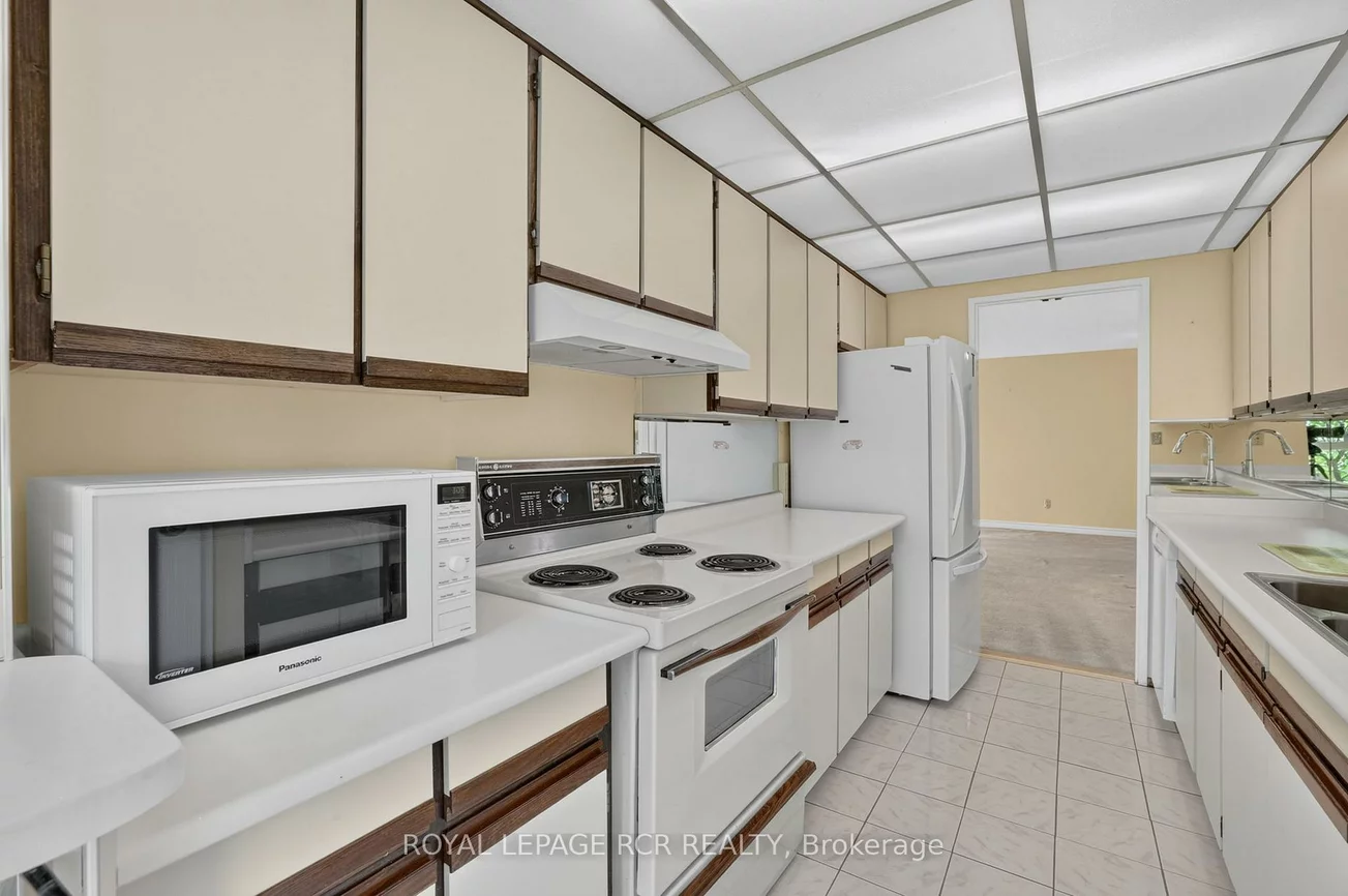 3650, Kaneff, Mississauga Valleys, Mississauga