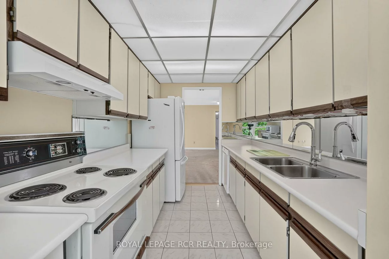 3650, Kaneff, Mississauga Valleys, Mississauga