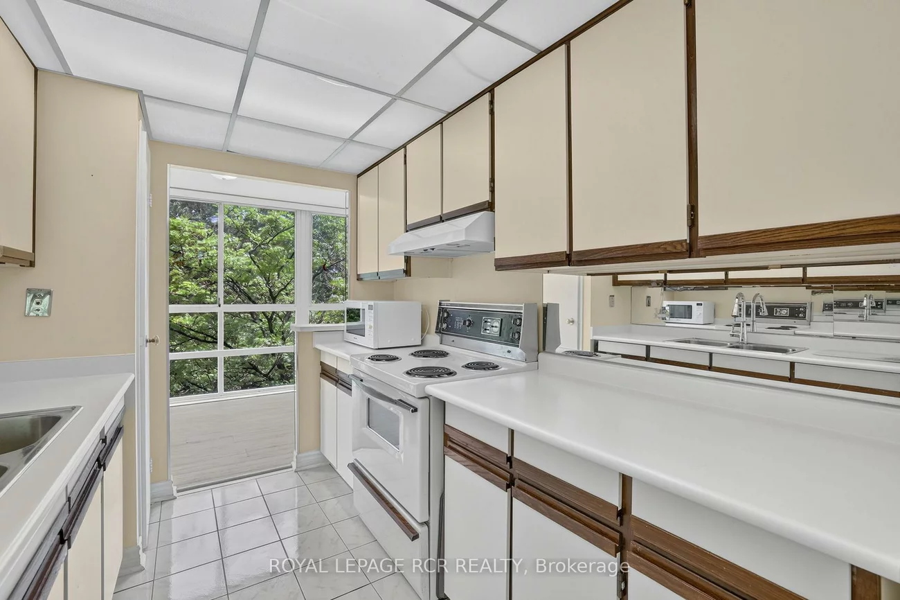 3650, Kaneff, Mississauga Valleys, Mississauga