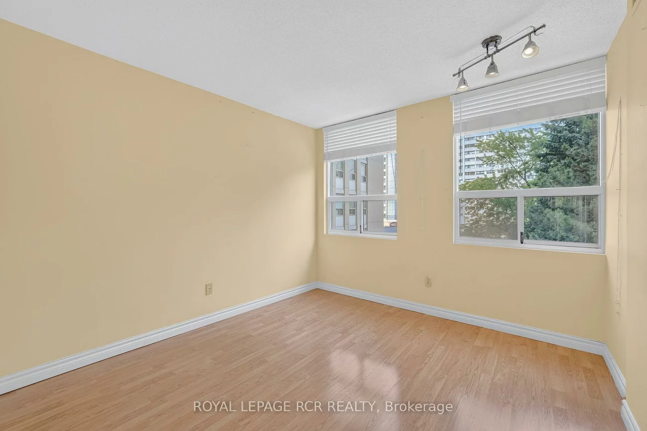 3650, Kaneff, Mississauga Valleys, Mississauga
