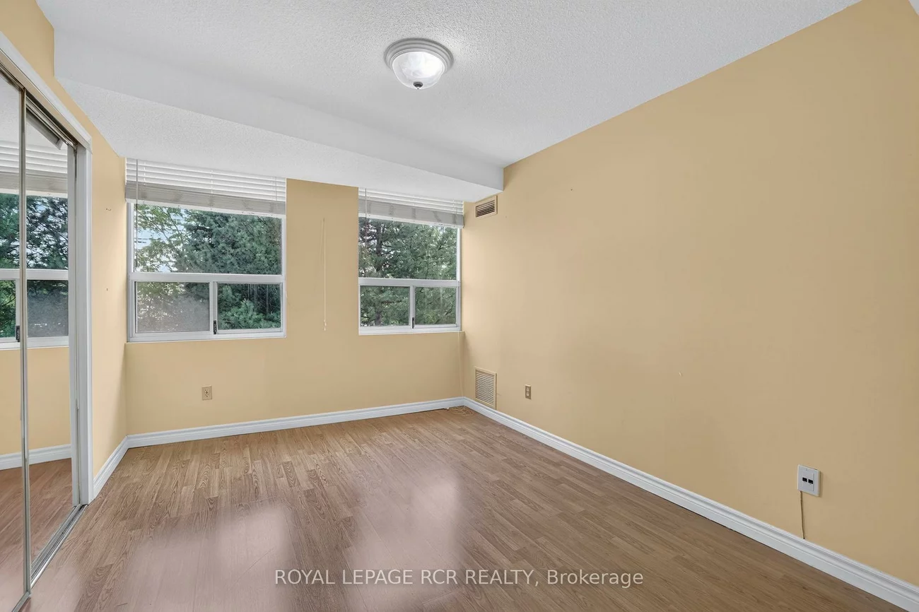 3650, Kaneff, Mississauga Valleys, Mississauga