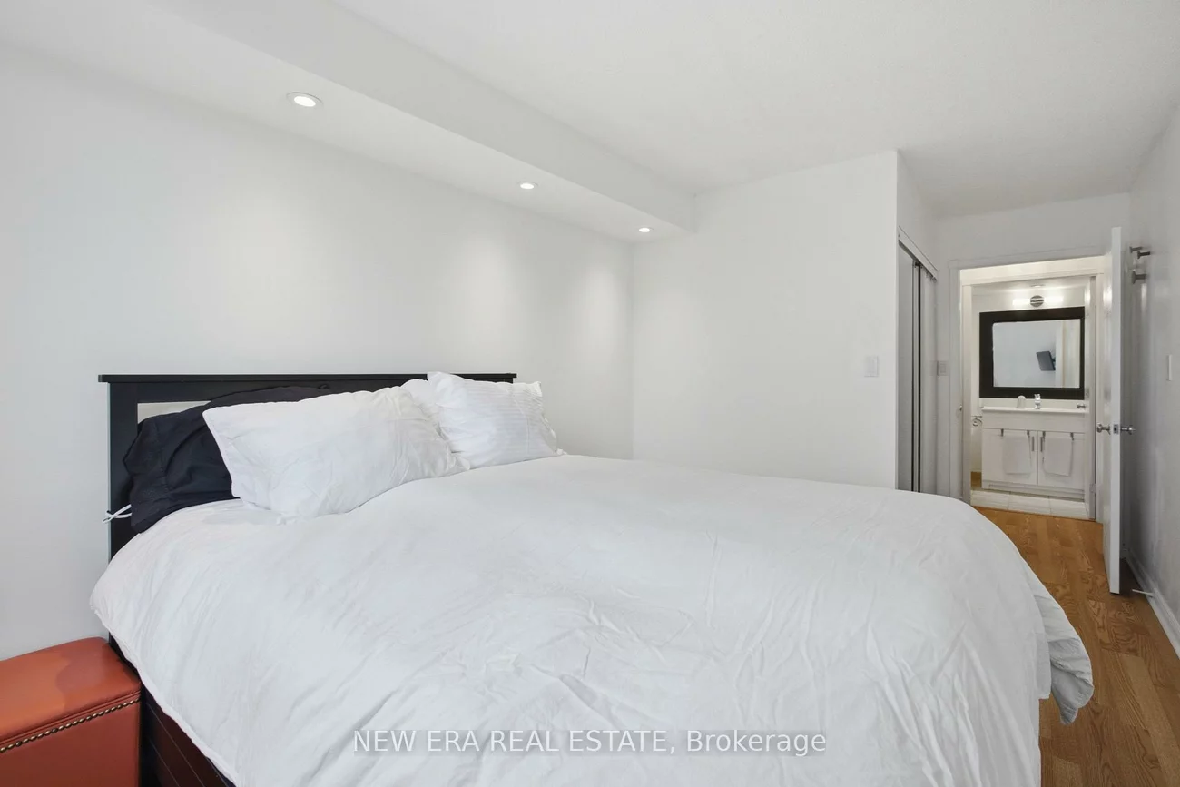 135, Hillcrest, Cooksville, Mississauga