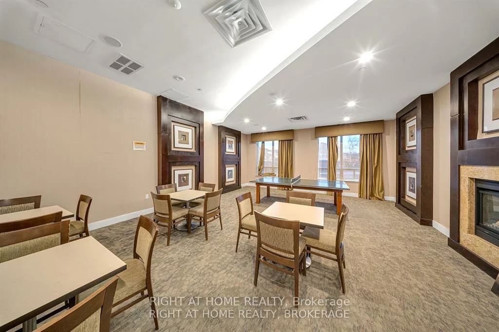 55, Strathaven, Hurontario, Mississauga