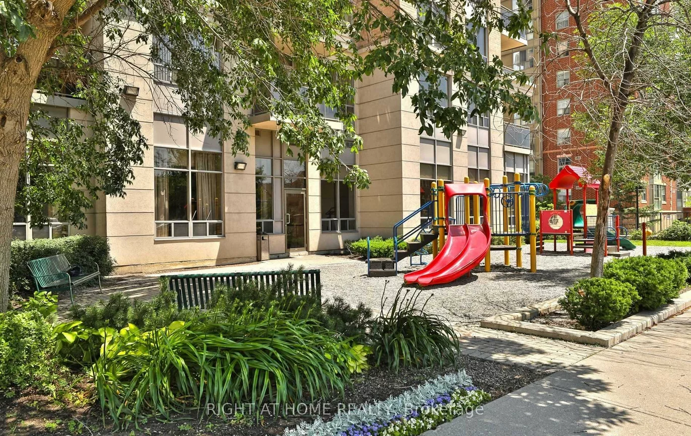 55, Strathaven, Hurontario, Mississauga