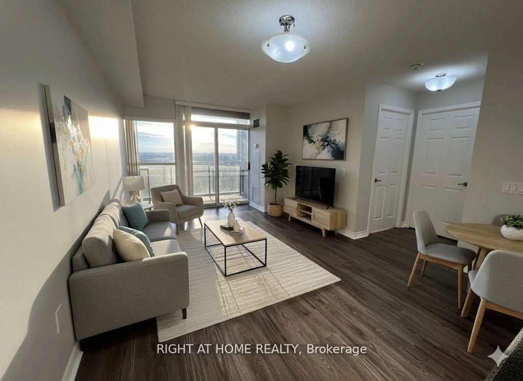 55, Strathaven, Hurontario, Mississauga