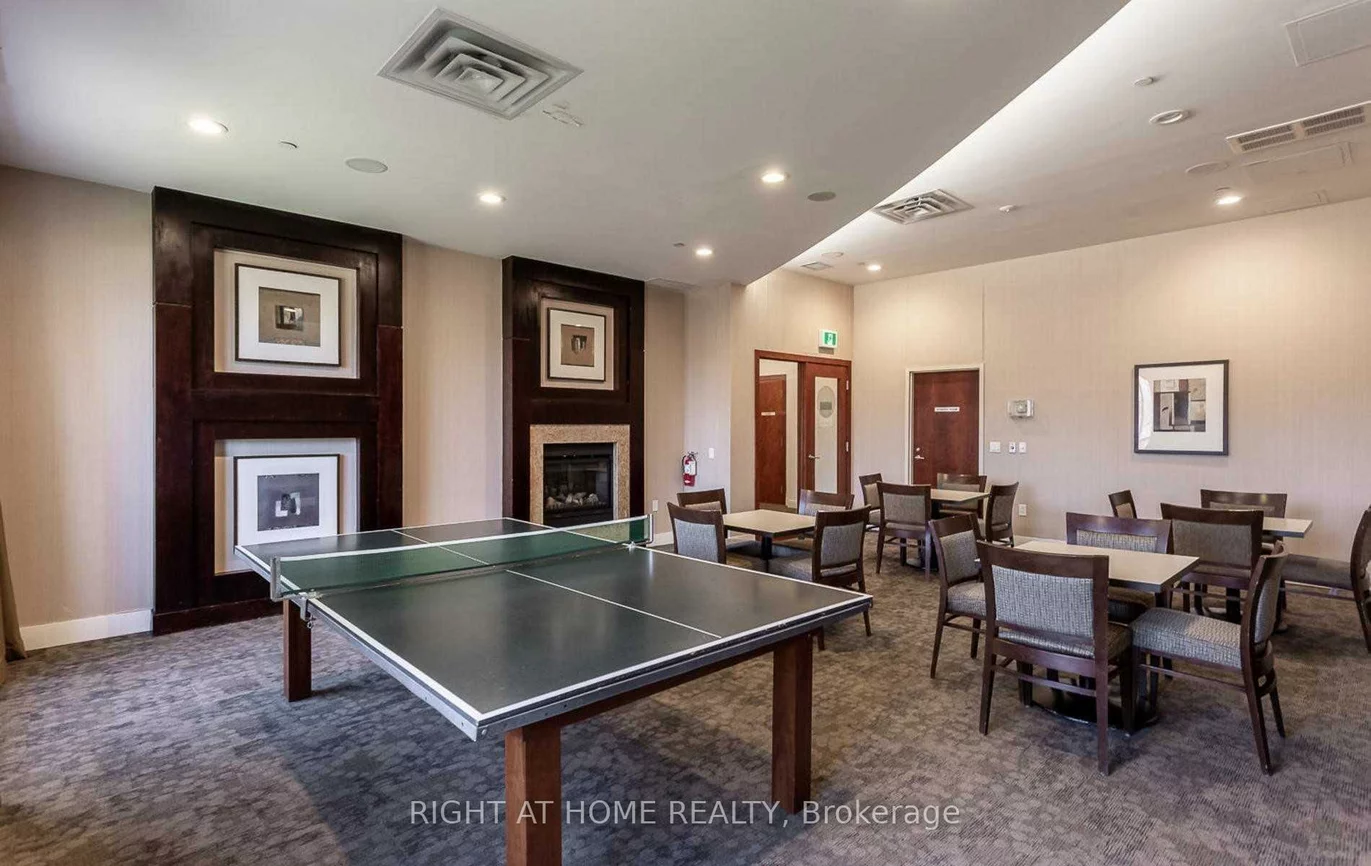 55, Strathaven, Hurontario, Mississauga