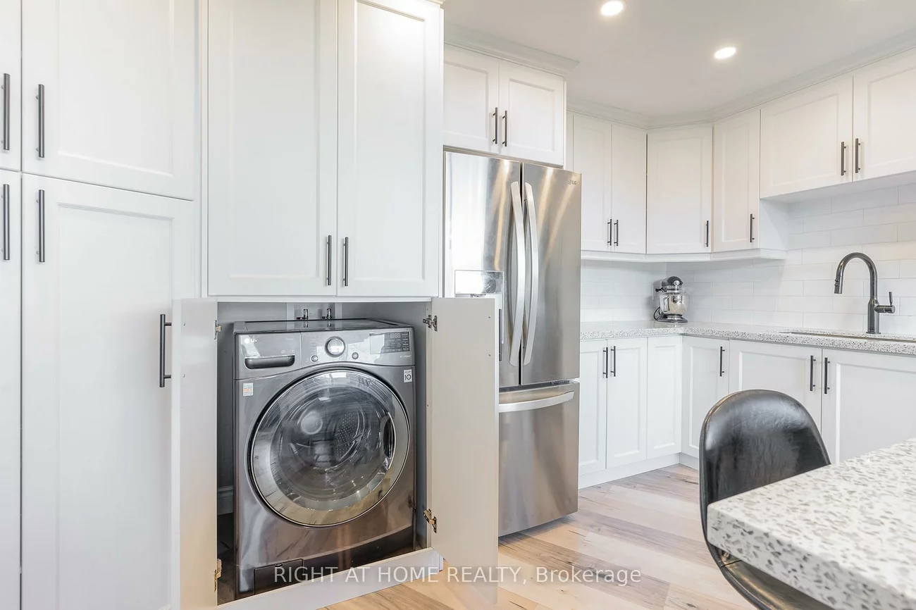 530, Lolita, Mississauga Valleys, Mississauga