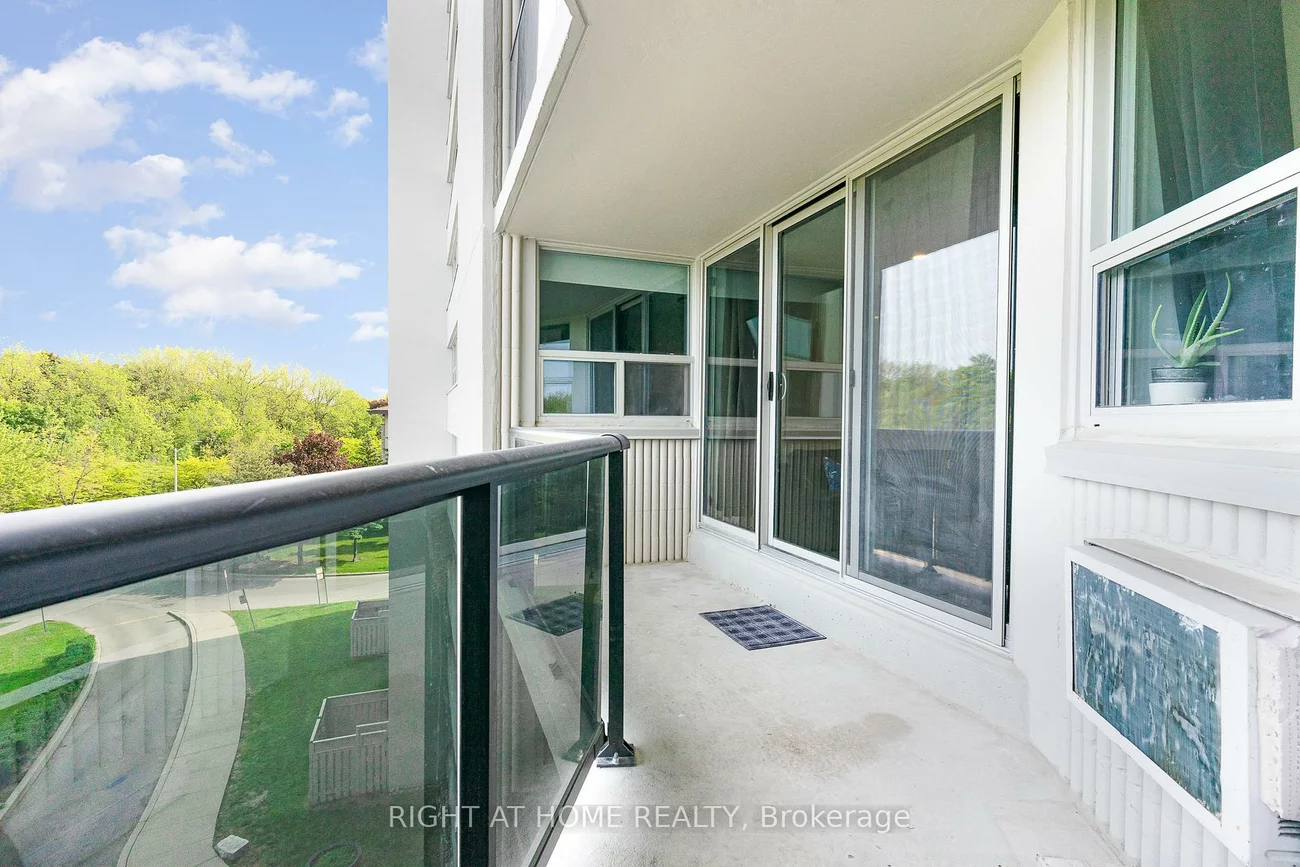 530, Lolita, Mississauga Valleys, Mississauga