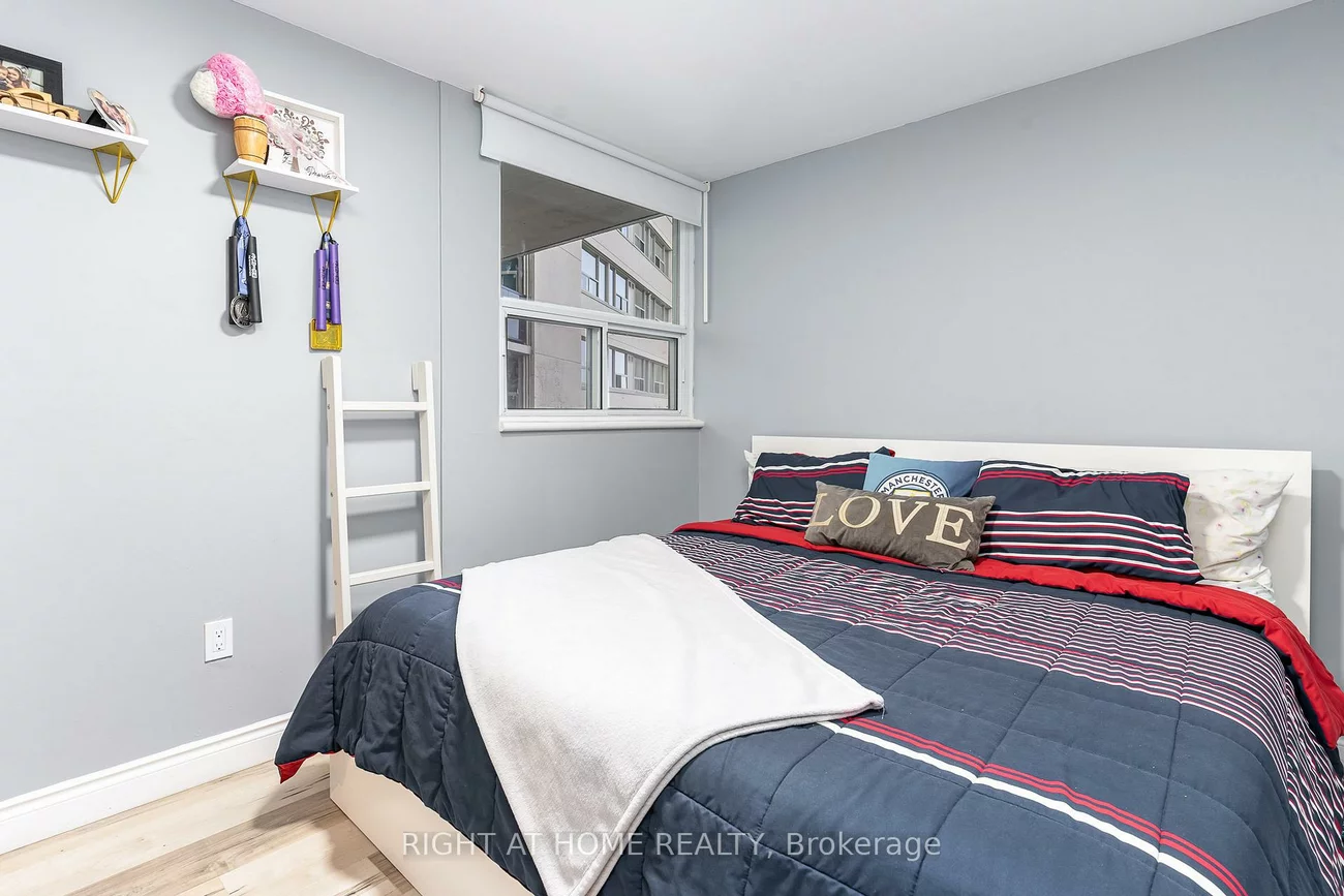 530, Lolita, Mississauga Valleys, Mississauga