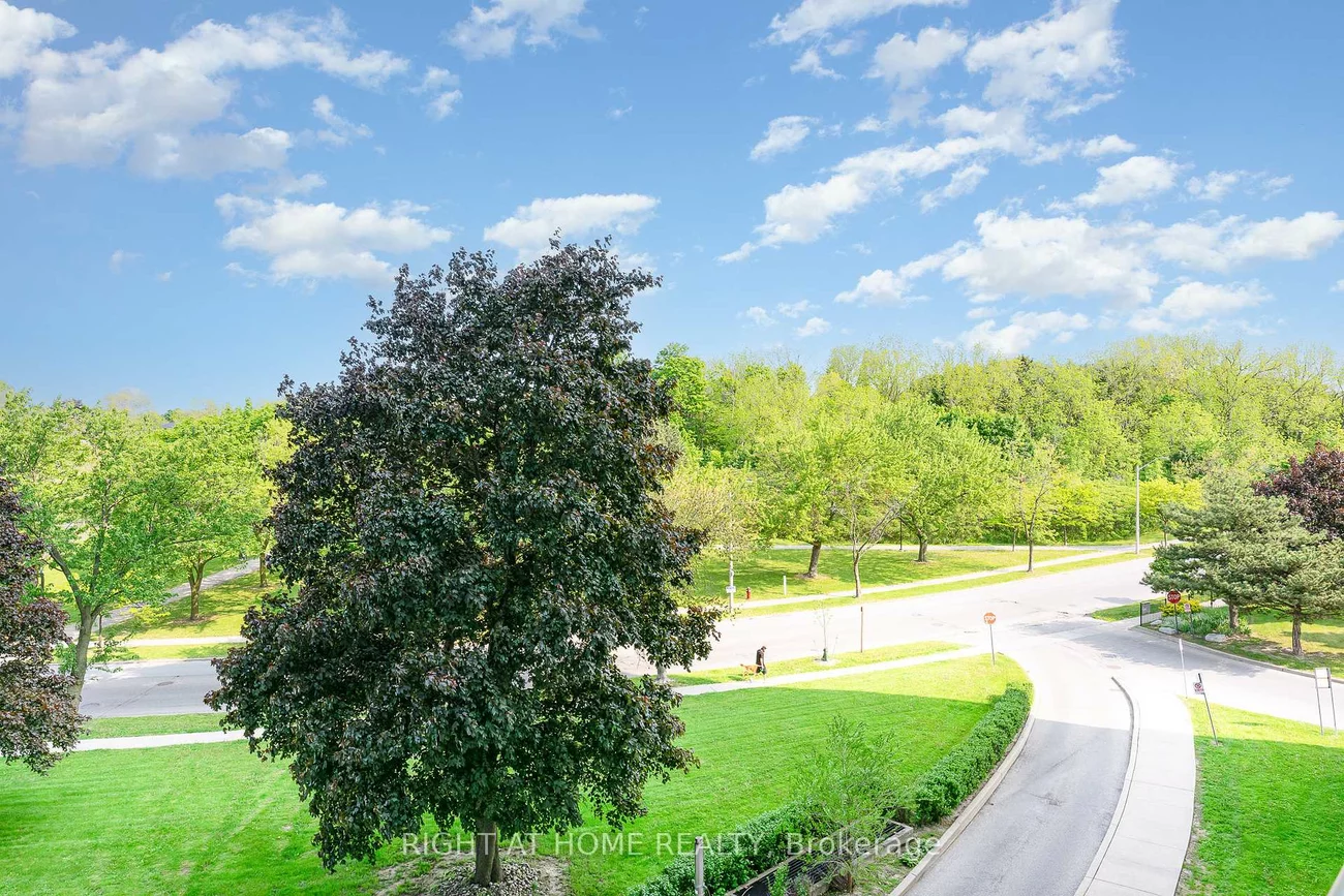 530, Lolita, Mississauga Valleys, Mississauga
