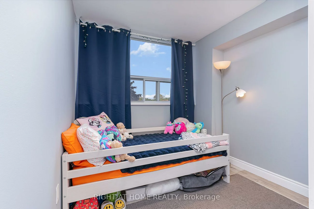 530, Lolita, Mississauga Valleys, Mississauga