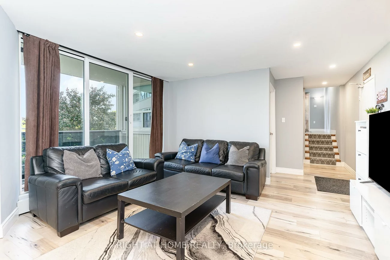 530, Lolita, Mississauga Valleys, Mississauga