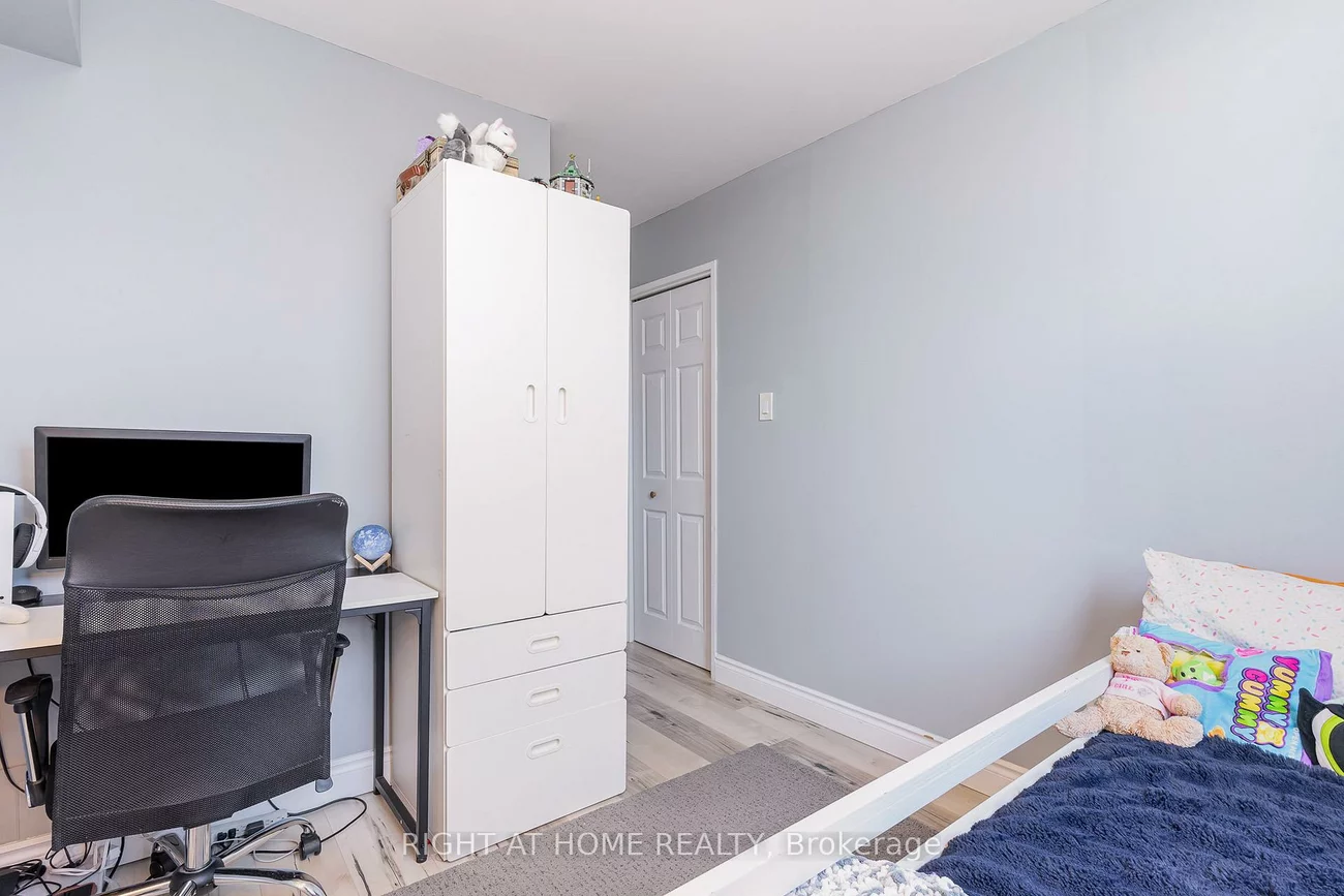 530, Lolita, Mississauga Valleys, Mississauga