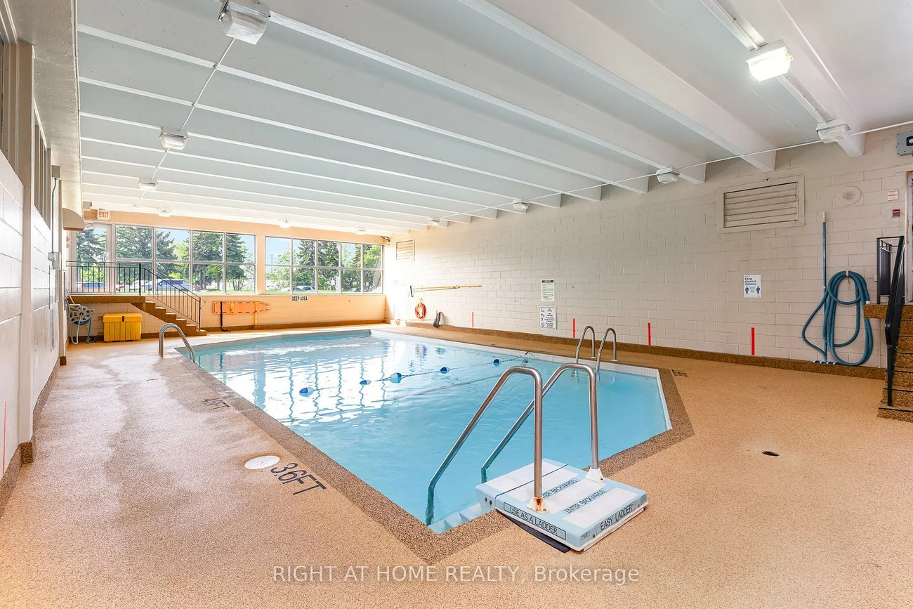 530, Lolita, Mississauga Valleys, Mississauga