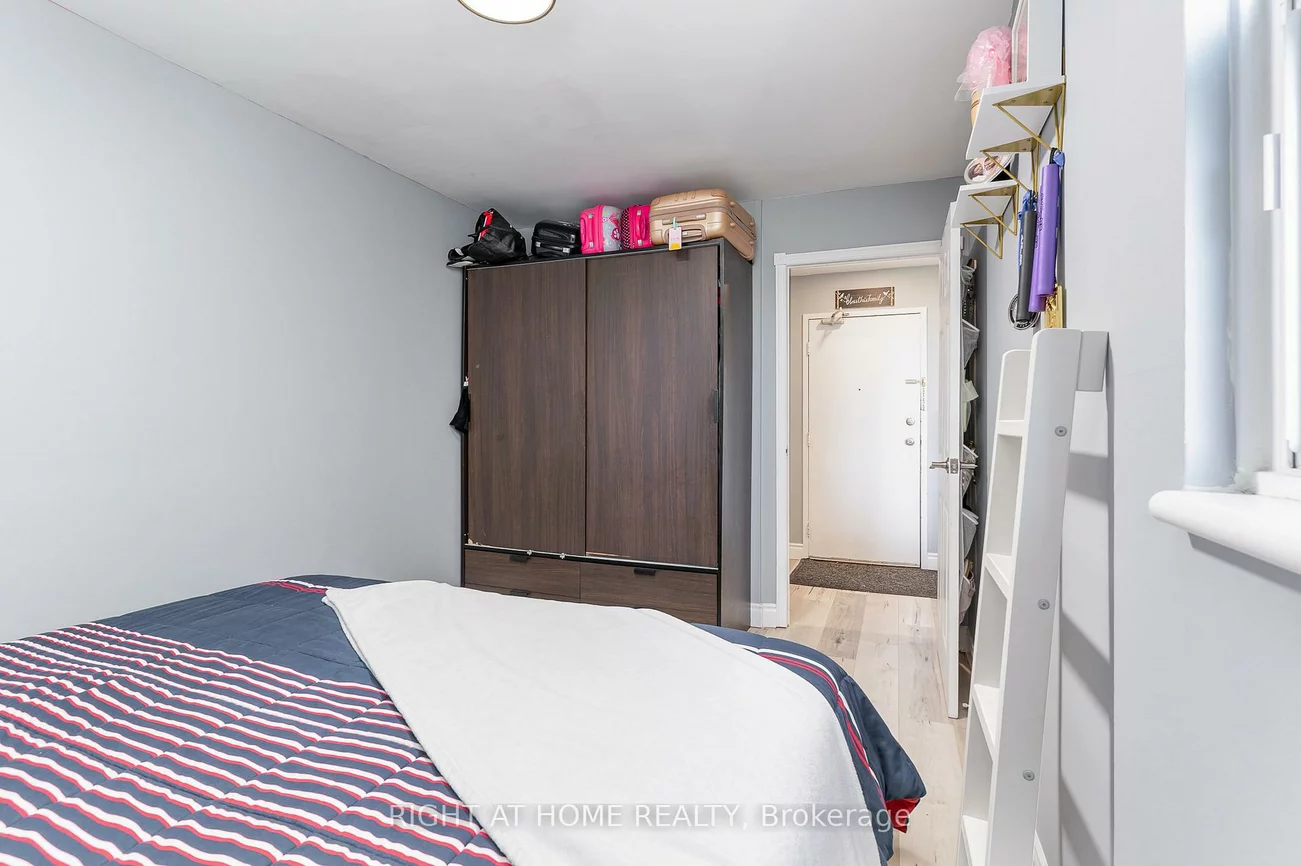 530, Lolita, Mississauga Valleys, Mississauga