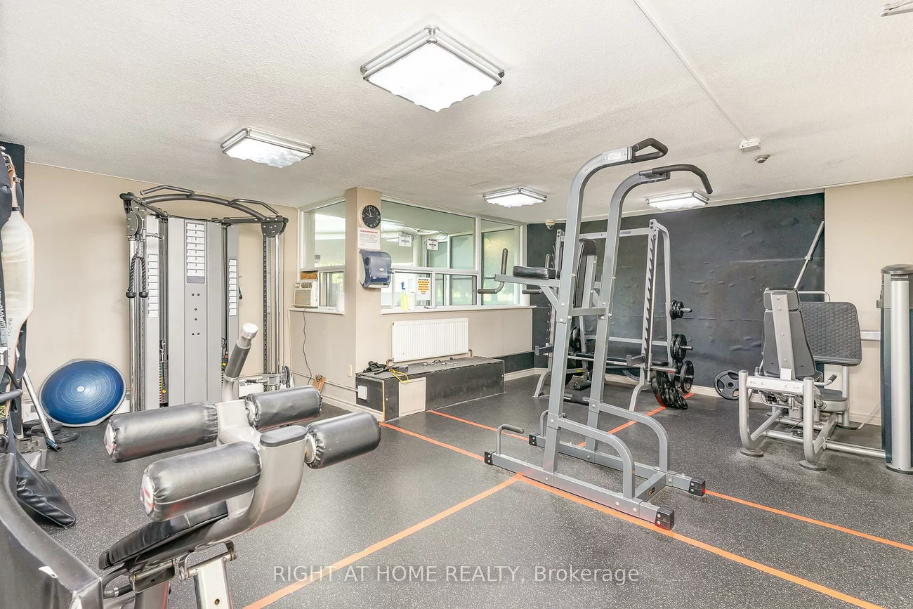 530, Lolita, Mississauga Valleys, Mississauga