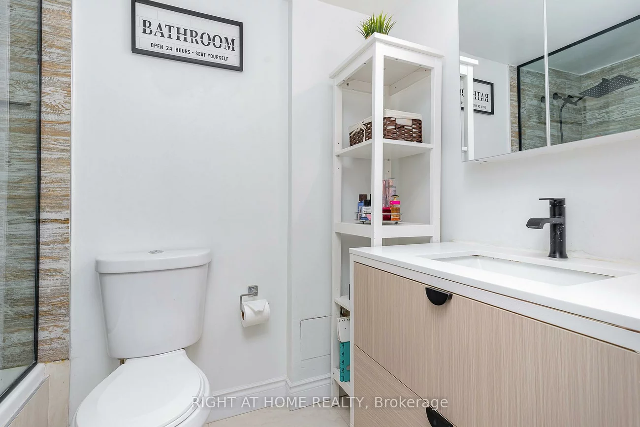 530, Lolita, Mississauga Valleys, Mississauga