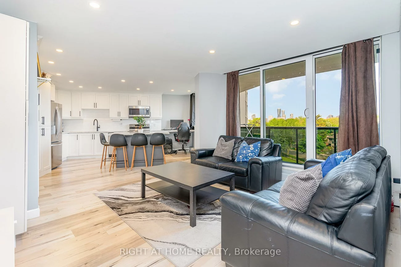 530, Lolita, Mississauga Valleys, Mississauga